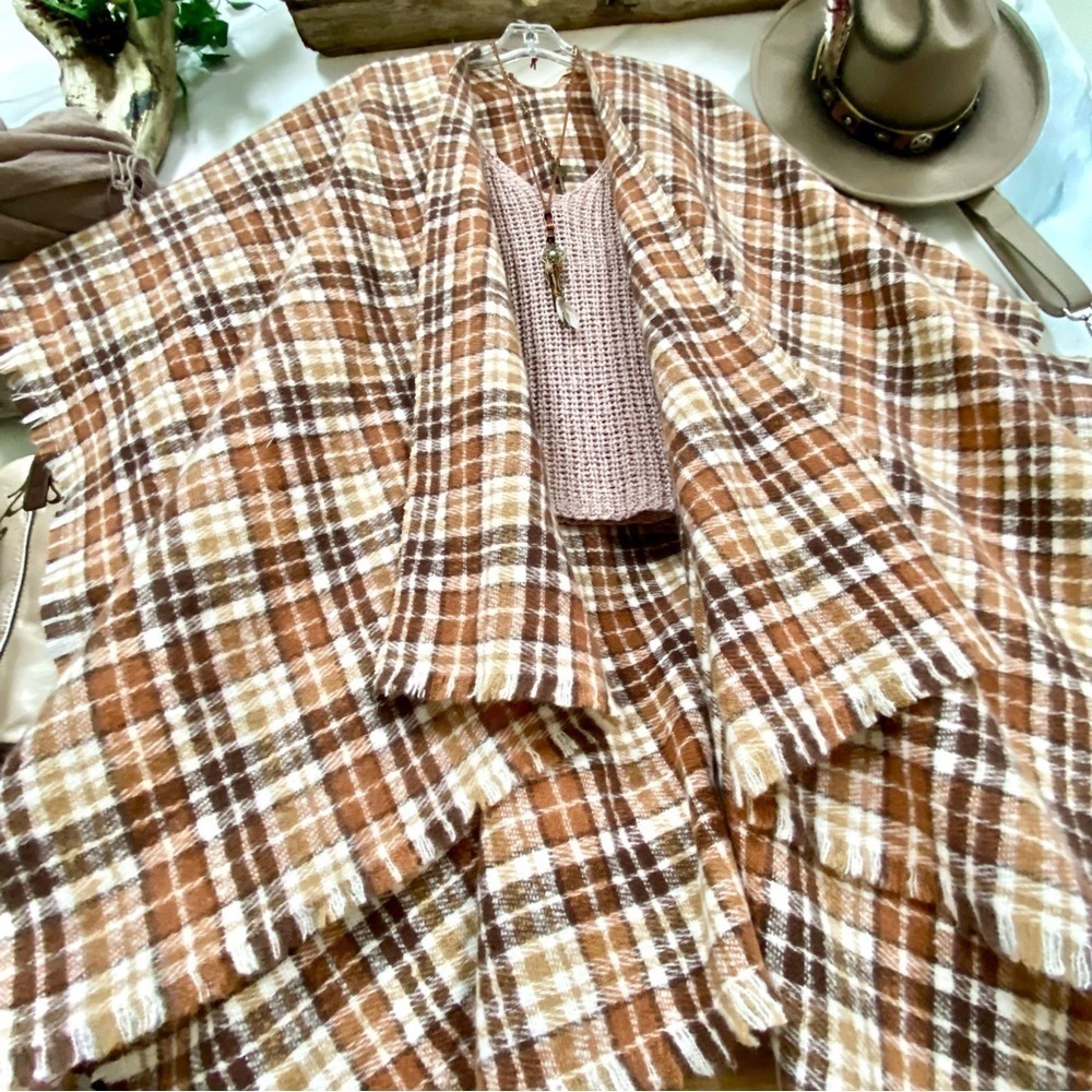Soft/fleecy boho plaid cape w southwestern equestrian country vibe